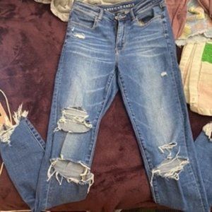 American Eagle Size 6 Ripped Skinny Jeans
